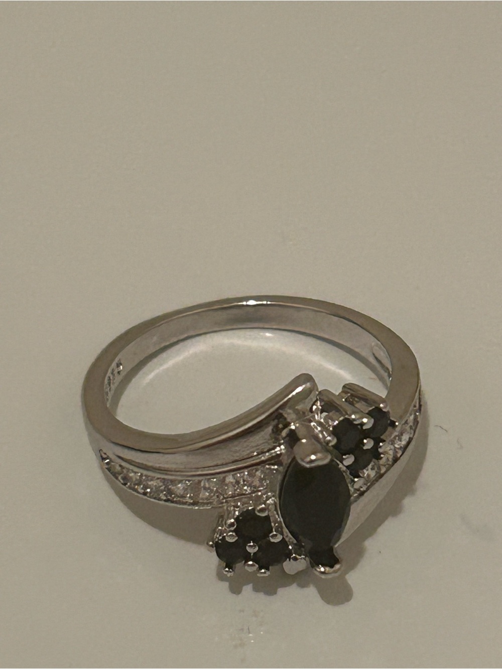 Genuine 925 Sterling Silver Black Gemstone Bypass Ring
Size 7 - Picture 3 of 4